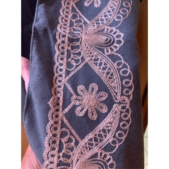 Gray Kimono with Unique White Lace Trim - Picture 2 of 6